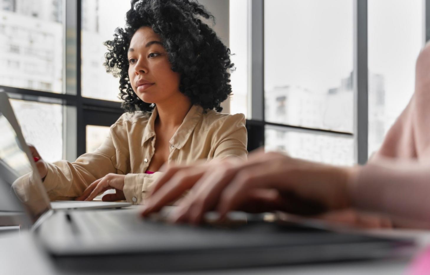 Students collaborating on link building strategy project at MeshOnDat learning space